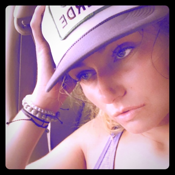 Meet your Posher, Carrie - Picture 1 of 2